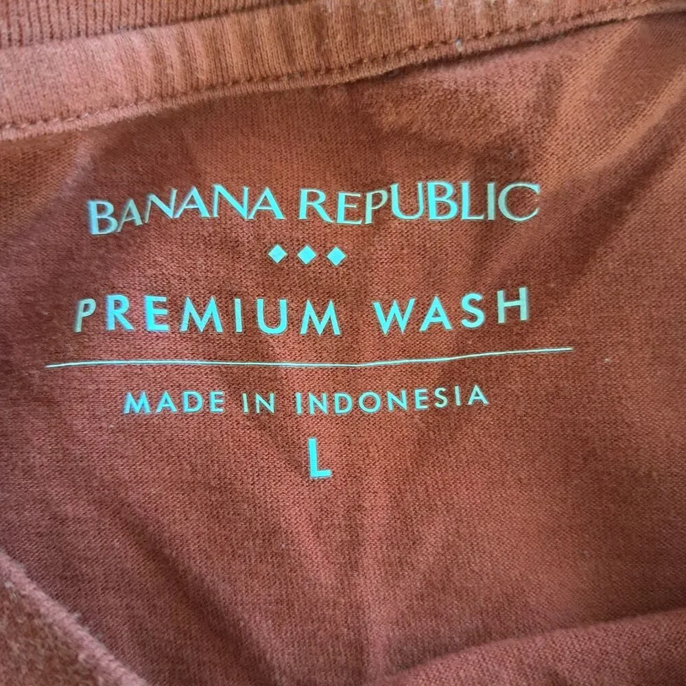 BANANA REPUBLIC PREMIUM WASH T SHIRT  SIZE L